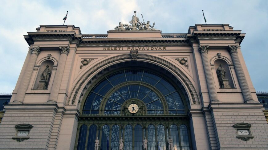 img_Akadalymentes_peront_alakitanak_ki_a_Keleti_Palyaudvaron