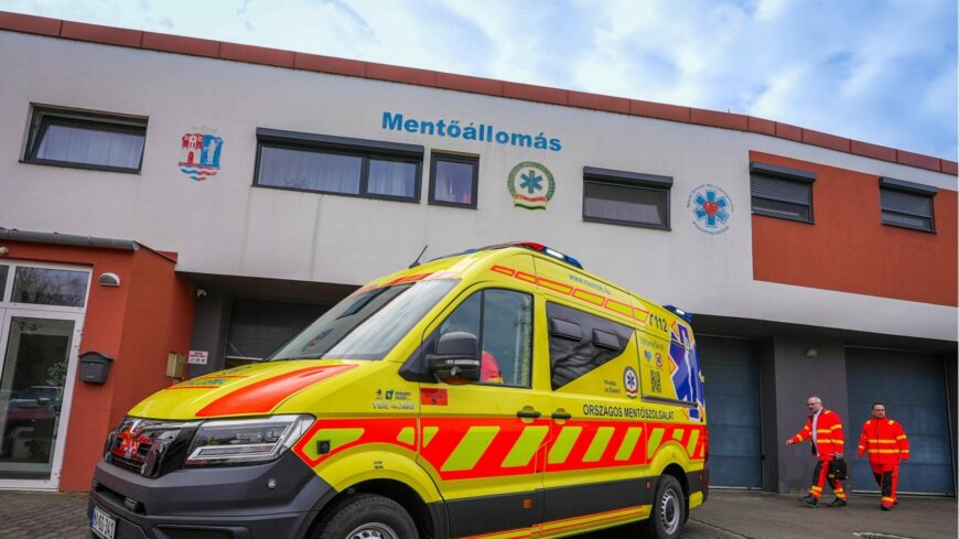img_Orszagos_fejlesztesi_program_kereteben_uj_mentoautot_adtak_at_Mosonmagyarovaron