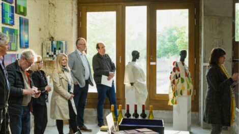 Megnyílt a Vasarely-kiállítás Pécsen – díjakat is kiosztottak a megnyitón