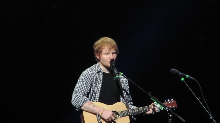 img_Ed_Sheeran_konnyek_kozott_tert_vissza_a_szinpadra_a_Macklemore-ugy_utan