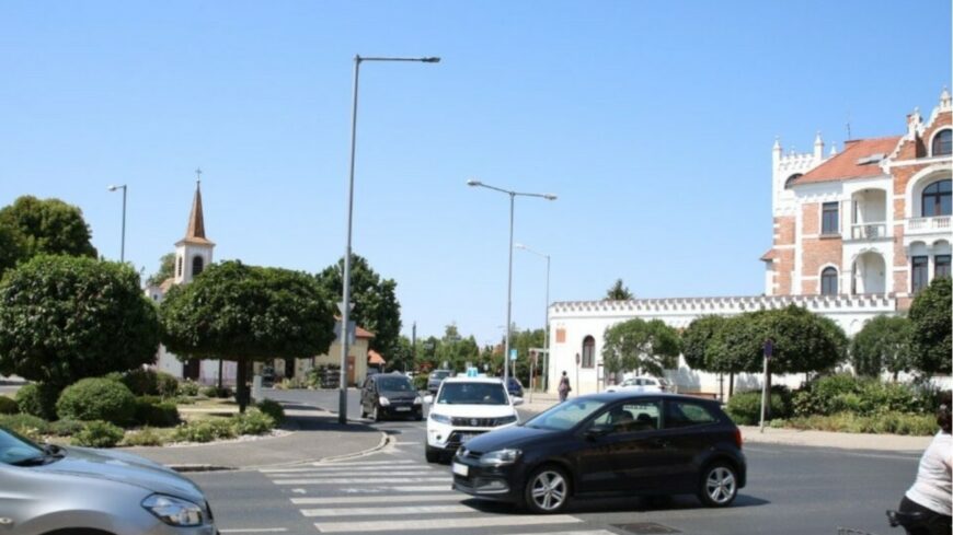 img_Jelzolampat_kap_az_ovari_belvaros_egyik_nehezen_jarhato_keresztezodese