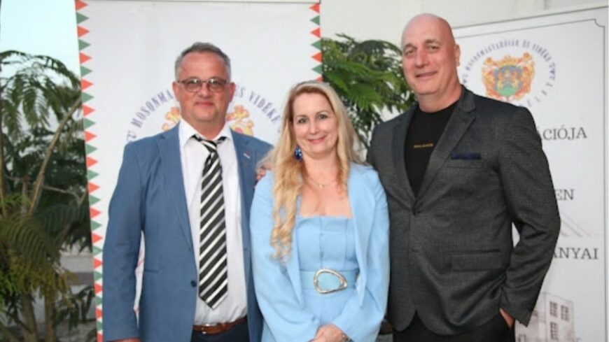 img_Mosonmagyarovaron__asvanyraron_es_Halaszin_avattak_fel_a_dijazott_szakemberek_tablait