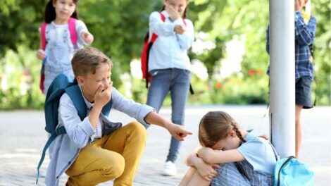 A kortársbántalmazás nem gyerekcsíny: Mosonmagyaróvár is csatlakozott a NEM OKÉ kampányhoz