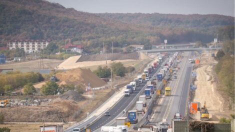 Új forgalmi rendre kell figyelniük az M1-esen a Budapest felől hazatérőknek